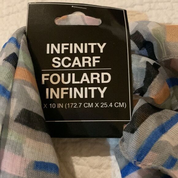 Scarf Bundle of 4. - Picture 5 of 12